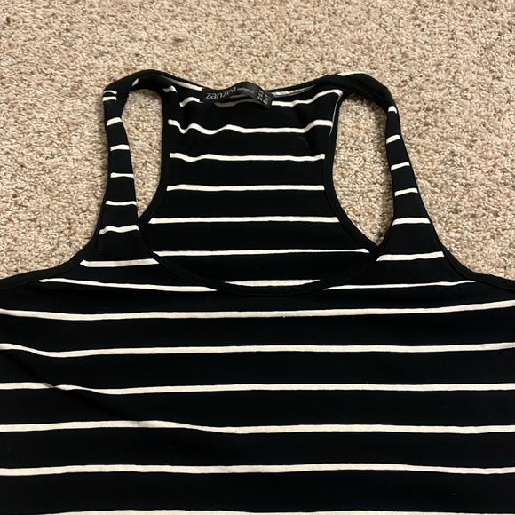 Maxi dress Black and white striped fitted dress Razorback - Picture 3 of 4